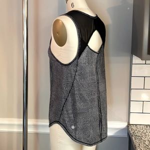 Lululemon Black & White Top size 8/10 (see pictures) Mesh Sketchy Spandex